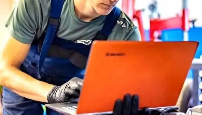 Autogarage Redhat - Ölwechsel Inspektion Autodiagnose - Bas-Vully