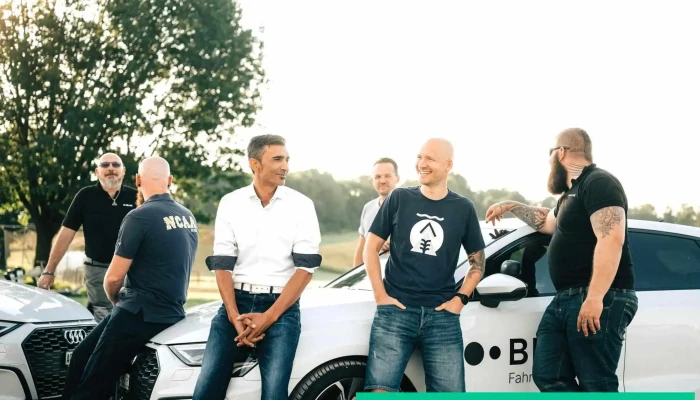 Blink Fahrschule Bern | Fahrstunden, Motorrad Grundkurse, Vku und Nothelferkurse - Bern