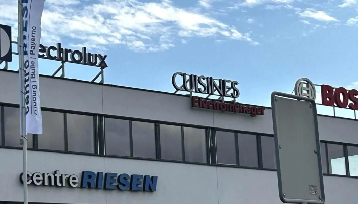 Centre Riesen Sa -  Kuchenmobelgeschaft - Granges-paccot