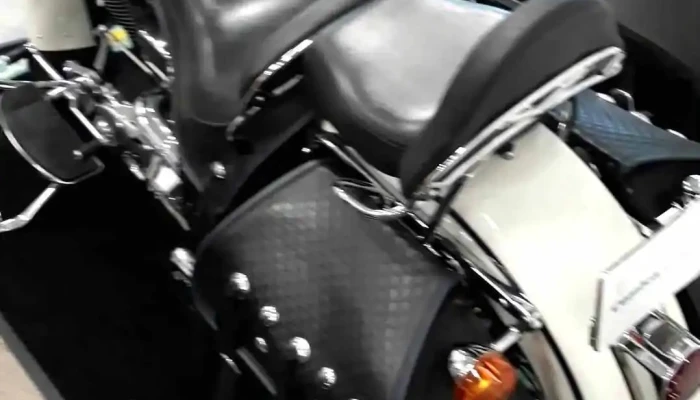 Custom Garage American Motorcycles Royal Enfield Lambretta Innenansichten - Camorino