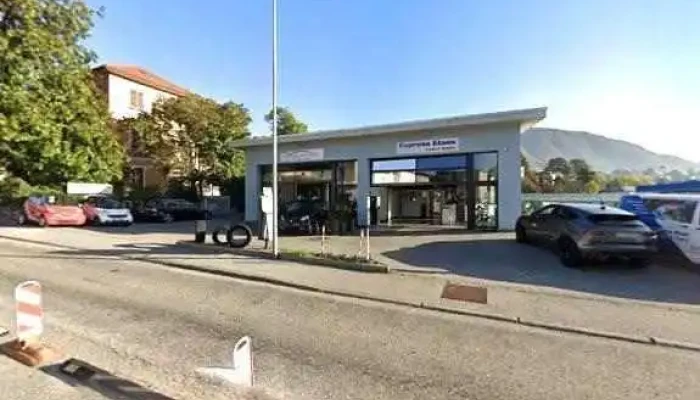 Express Glass -    Vetri Auto   Parabrezza Rotto   Vetri Laterali   Grandine Street View 360deg Fotos - Balerna