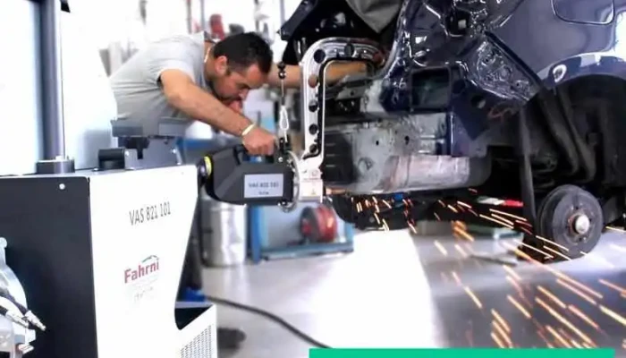 J.Fahrni Sarl | Équipement de carrosserie | Carrosserie Einrichtungen - Matran