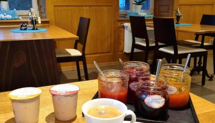 Le Relais Du Chateau Monney -  Essen Und Trinken - Misery-courtion