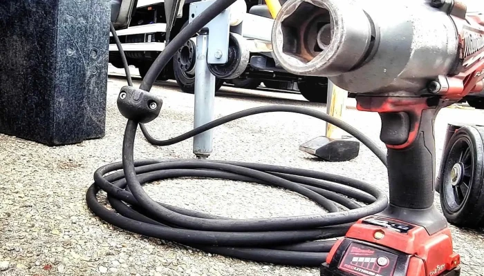 Lkw Reifen Mobil -    Schiliro Auto Service Gmbh Innenansichten - Pratteln