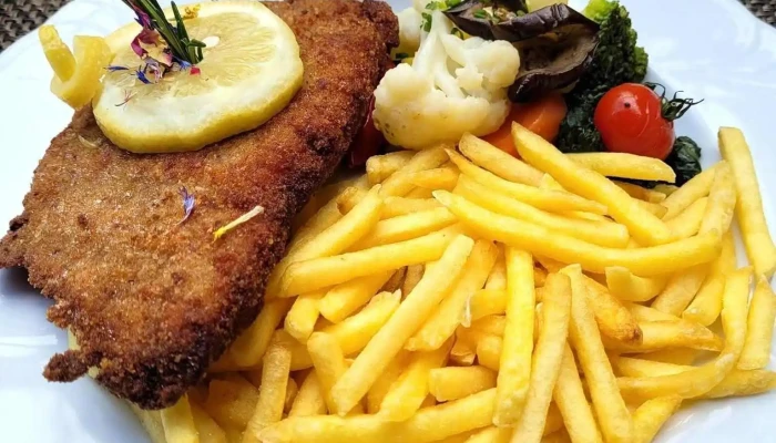 Maiengrun Restaurant Schnitzel Cordon Bleu - Hägglingen