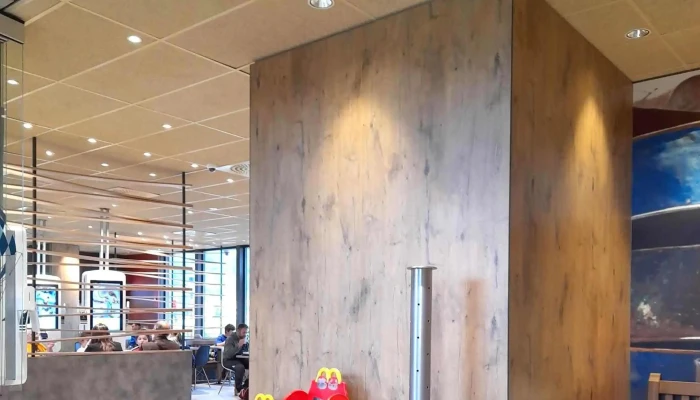 Mcdonalds Restaurant Videos - Sant'antonino
