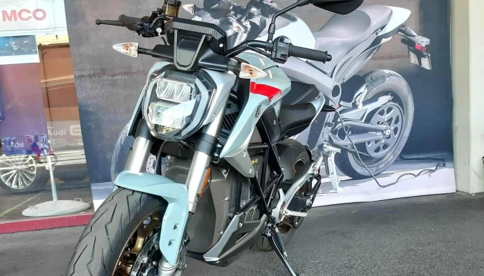 Moto Hell -  Motorradgeschaft - Arlesheim