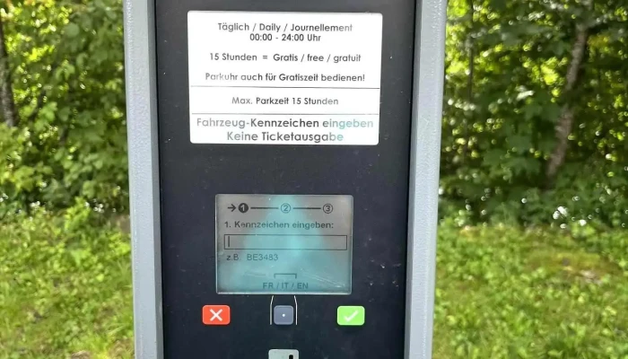 Parkplatz am Bahnhof Saanen - Saanen