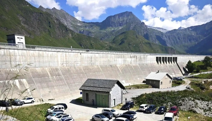 Parkplatz Ritom -  Jetzt Geoffnet - Quinto