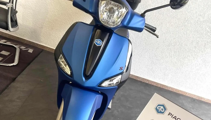 Phoenix Basel Ag -  Motorradhandler - Basel