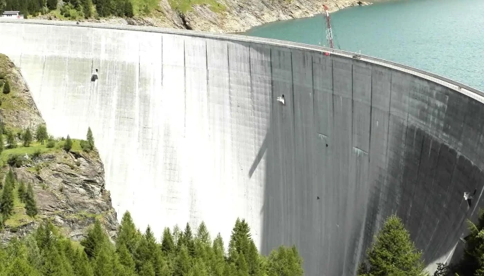 Staumauer -    Lago Di Luzzone In Meiner Nahe - Blenio