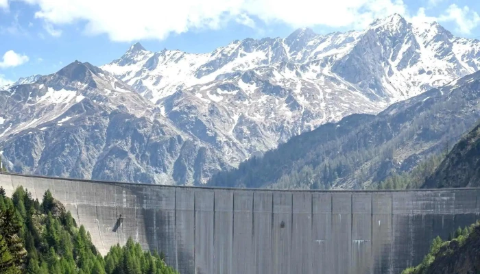 Staumauer -    Lago Di Luzzone Meinungen - Blenio