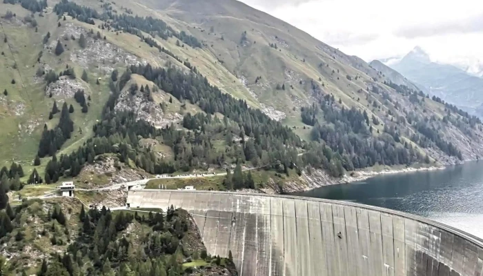 Staumauer -    Lago Di Luzzone Wasserkraftwerk - Blenio