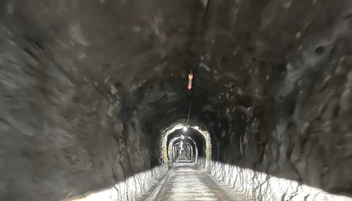 Staumauer -    Lago Di Luzzone Wegbeschreibung - Blenio