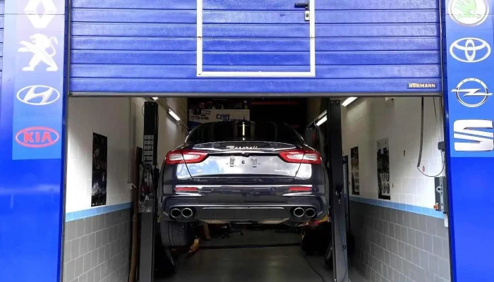 Swiss Taxi Plus Autogarage -  Aussenbereich - Dietikon