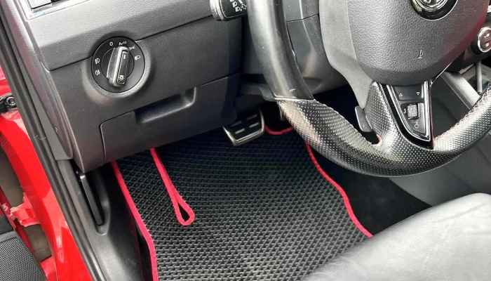 Tapis Dans La Voiture -  Nahgeschaft - Corminboeuf