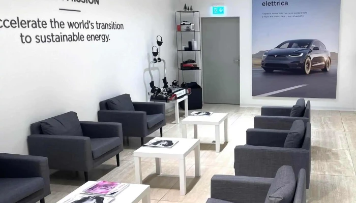 Tesla Center Bellinzona Cadenazzo -  Wo - Cadenazzo