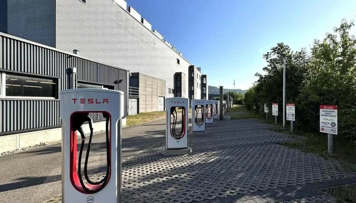 Tesla Supercharger -  Alle - Oftringen