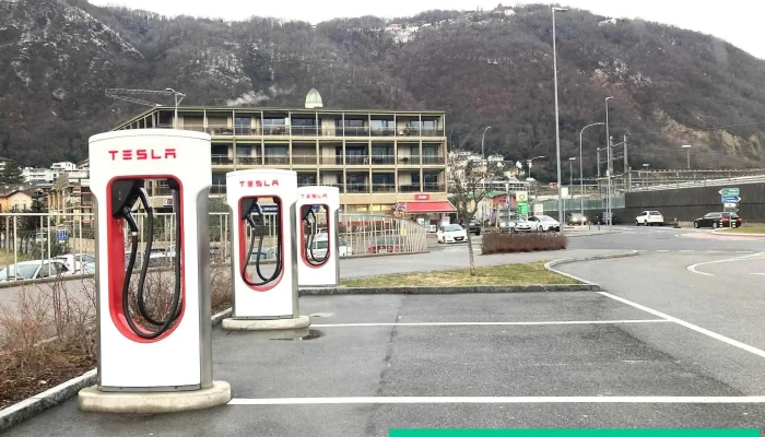 Tesla Supercharger - Melide