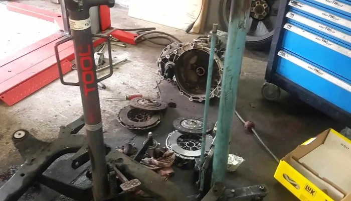 Unalan Auto Garage Innenansichten - Muttenz