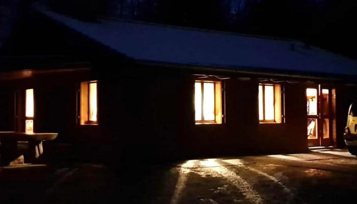 Waldhutte Edleten Burgergemeinde Lausen Rabatte - Lausen
