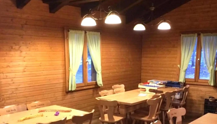 Waldhutte Edleten Burgergemeinde Lausen Veranstaltungsraum - Lausen